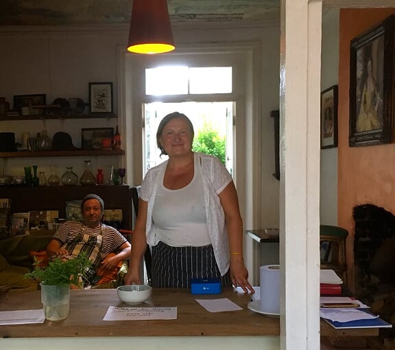 Ela at the Bonnington Café